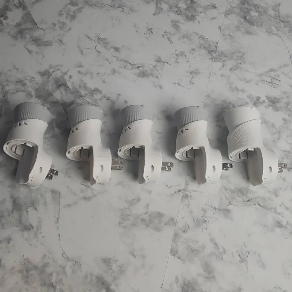 5 Preowned Airwick Plug Diffusers‎